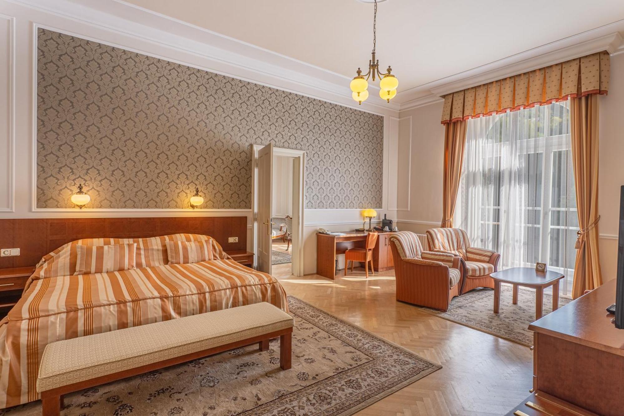 Hotel Radium Palace Jáchymov Kültér fotó