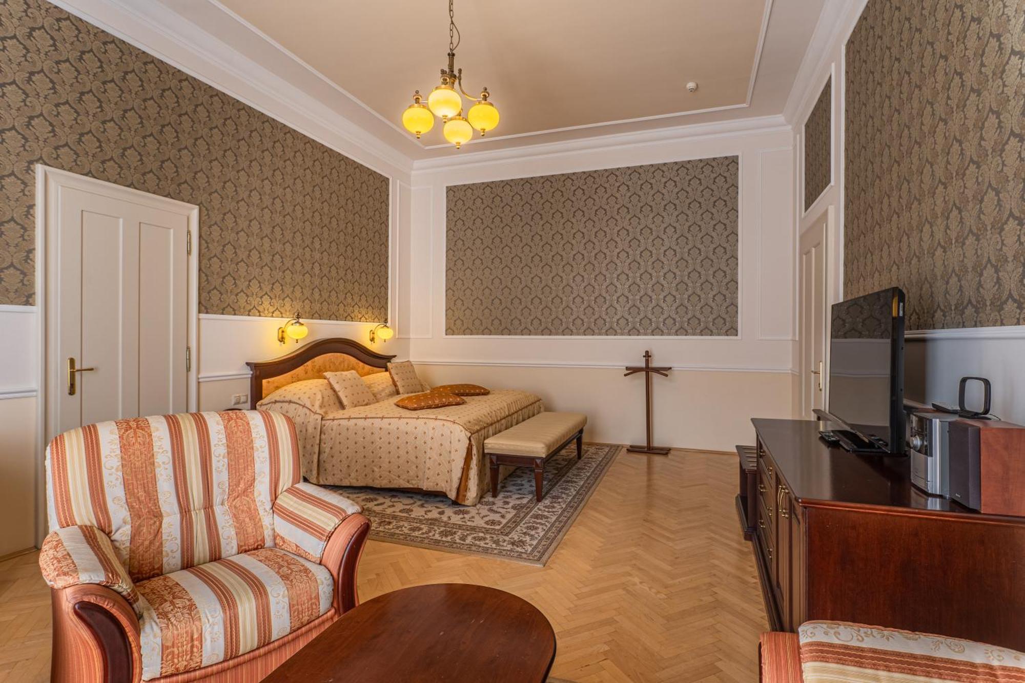 Hotel Radium Palace Jáchymov Kültér fotó