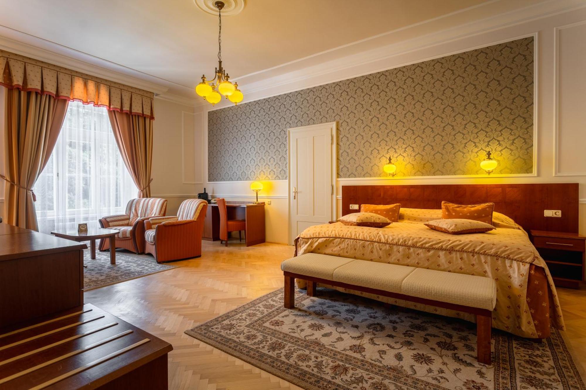 Hotel Radium Palace Jáchymov Kültér fotó