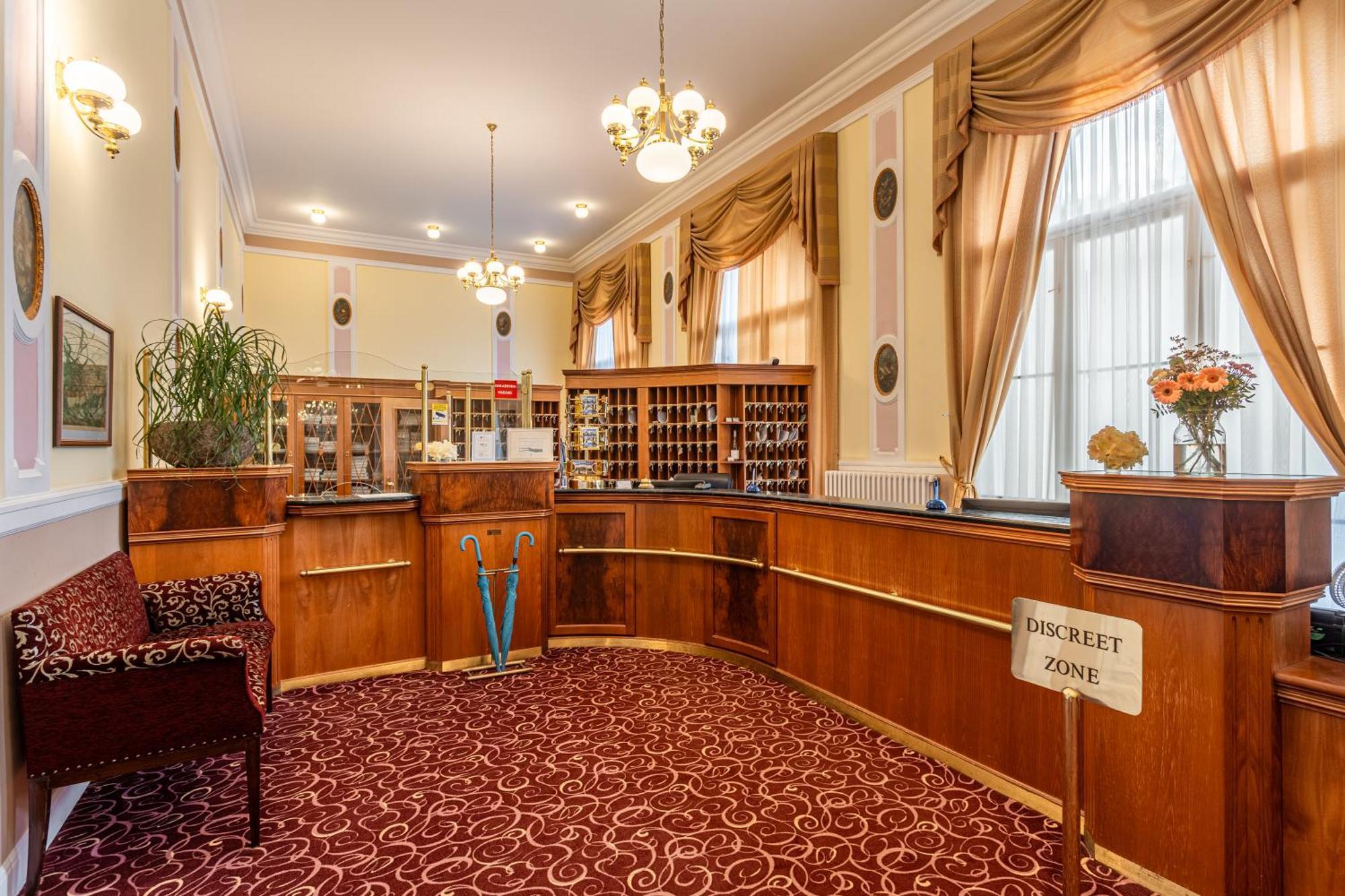Hotel Radium Palace Jáchymov Kültér fotó